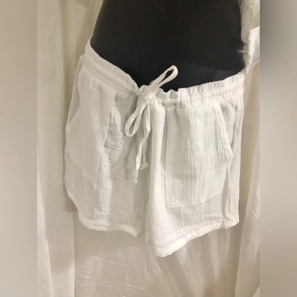 Nicole Miller white gauze button down shirt and drawstring shorts set size Large